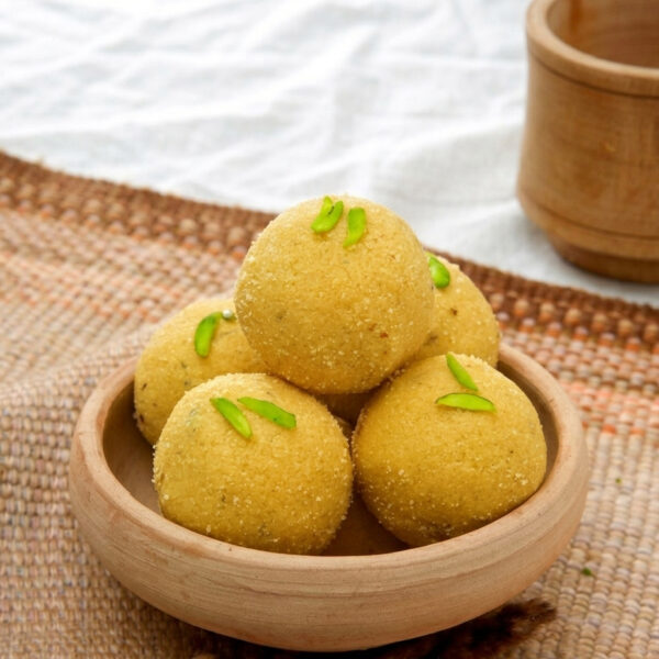 Besan laddu (1p)